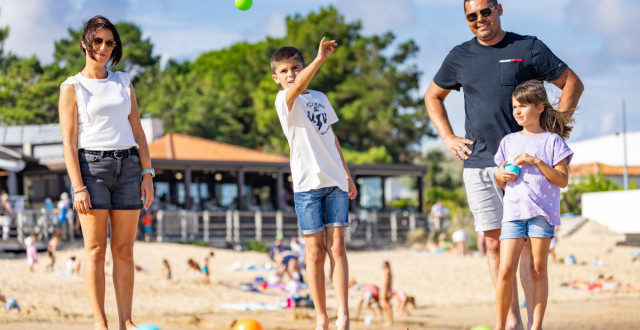 Jeux sur la plage centrale